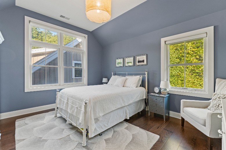 Second level queen bedroom