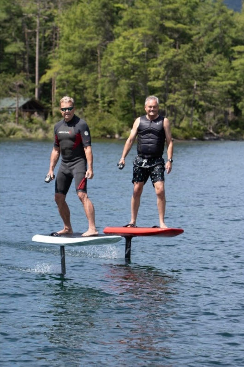 2 men e-foiling on lake