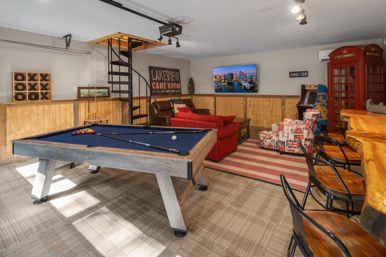 game room with pool table