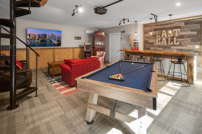 game room with pool table