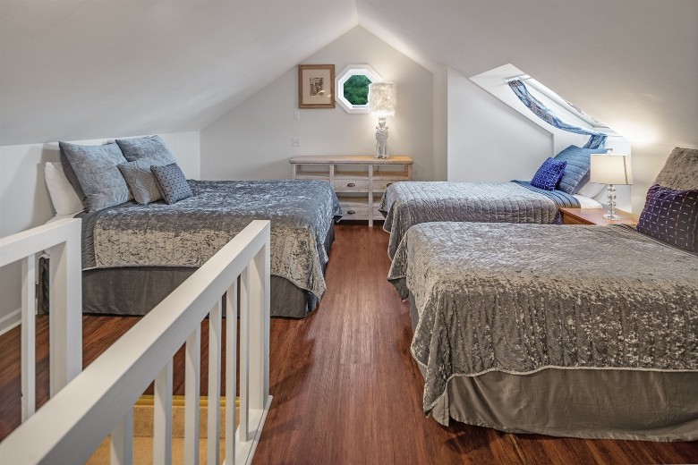 3 beds in loft room