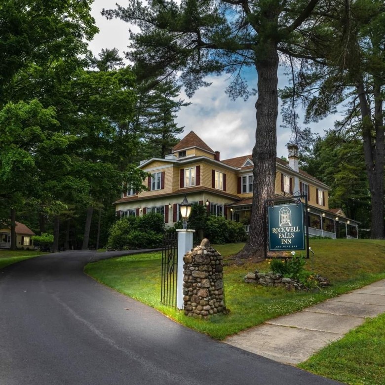 entrance to the rockwell falls inn and wine bar