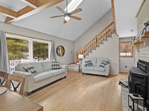 High ceiling living room with 2 couches