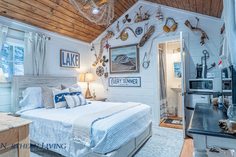 queen bedroom cabin with vaulted ceiling