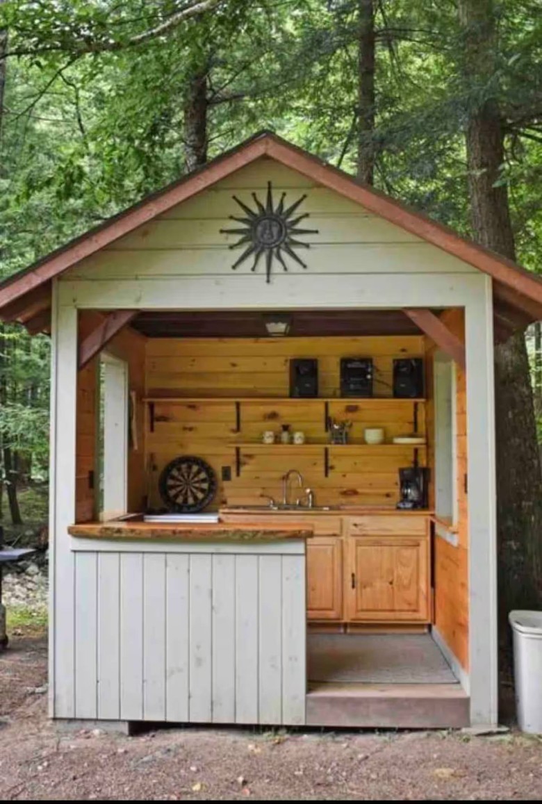 outdoor kitchen