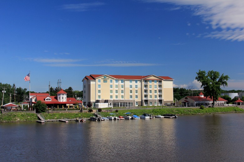 exterior of max410 at the waters edge