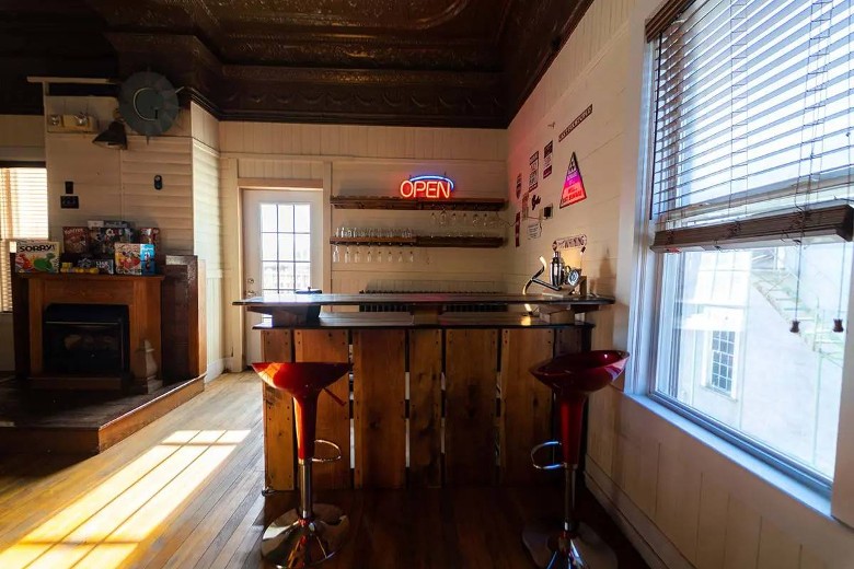 bar in house