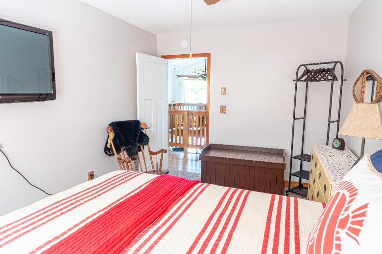 Second level queen bedroom