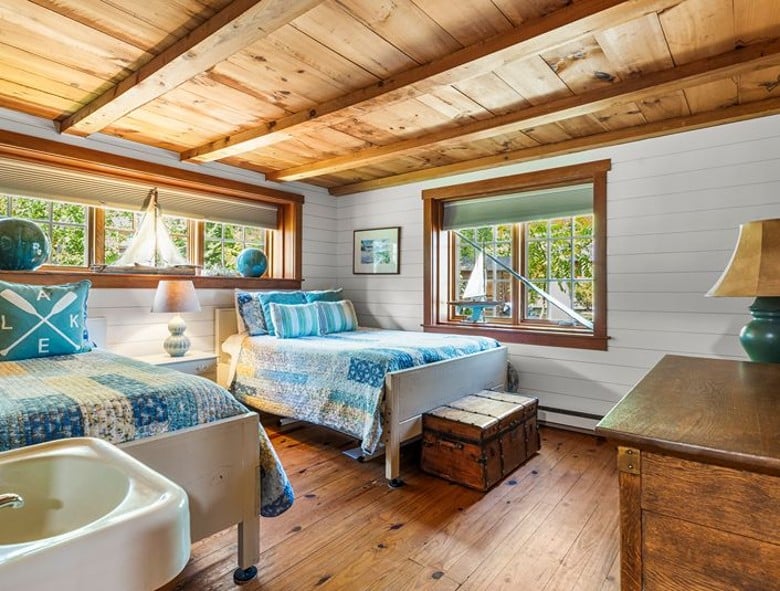 bedroom with two beds