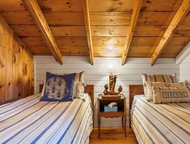 bedroom with two beds