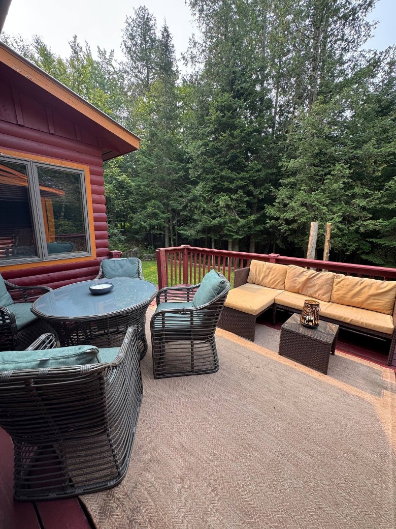 deck with seating