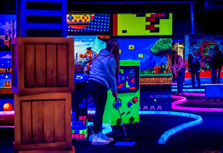 glow in the dark mini golf