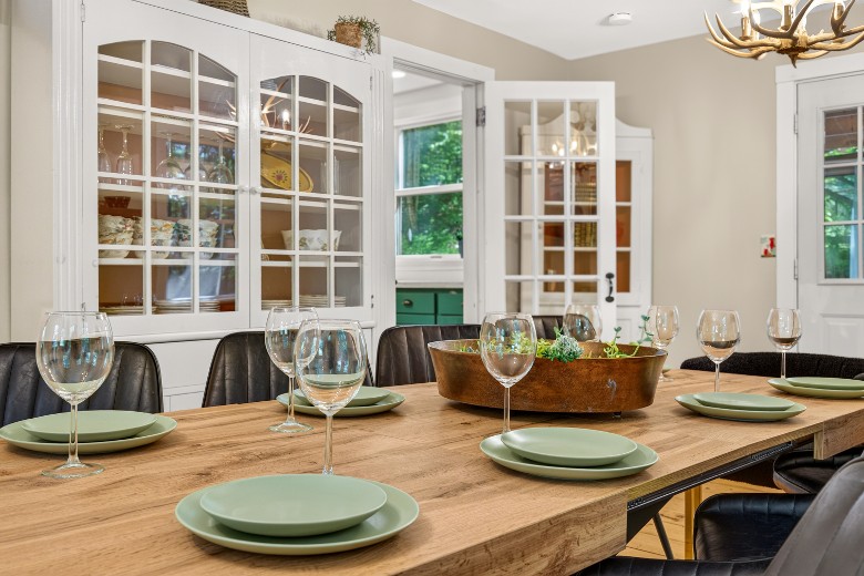 dining area with place settings