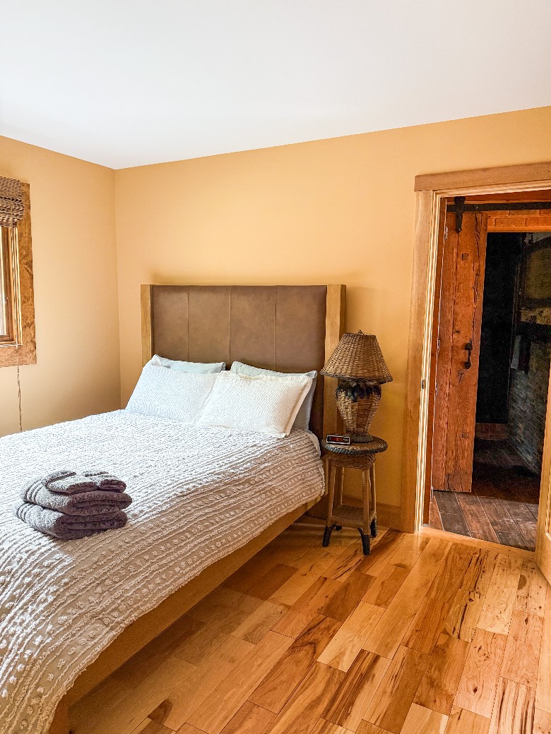 Queen bedroom