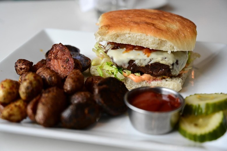 burger with potatoes