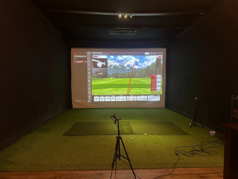 indoor golf simulator setup