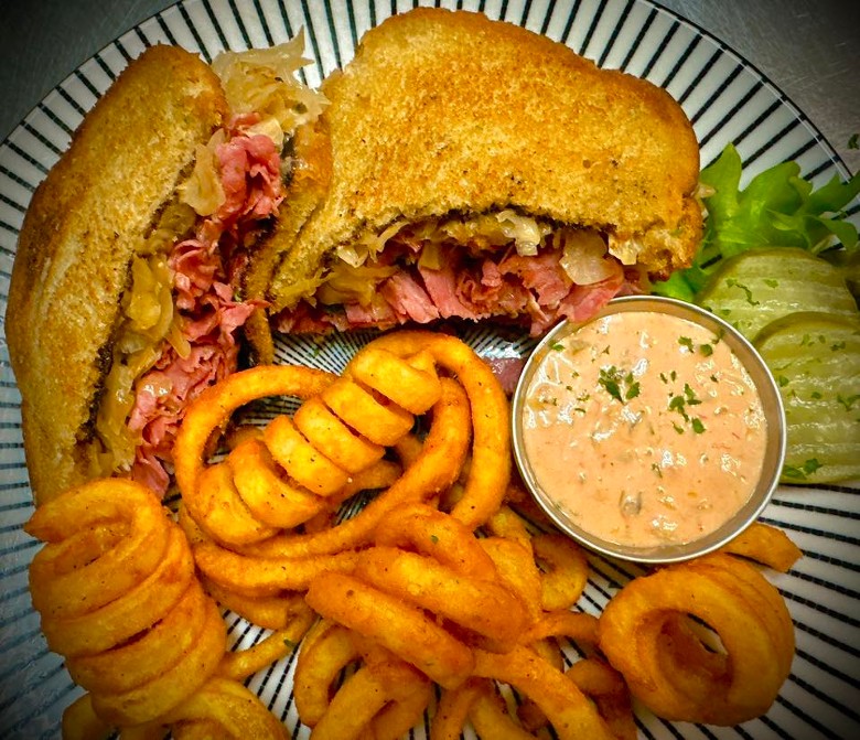 reuben sandwich with curly fries