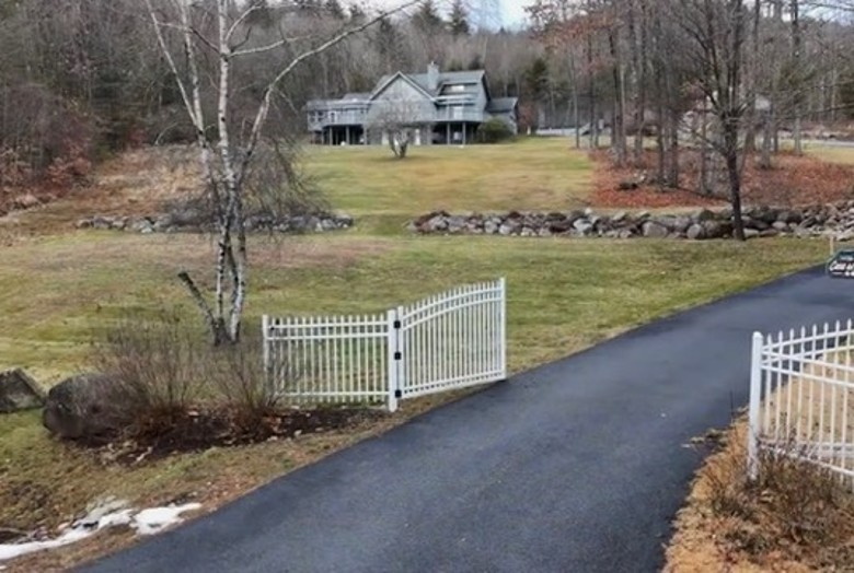 a driveway leading up to a house