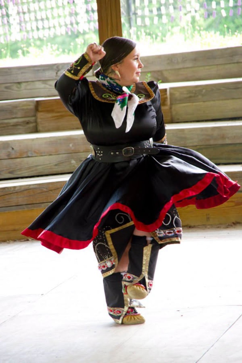 Iroquois Museum female dancer