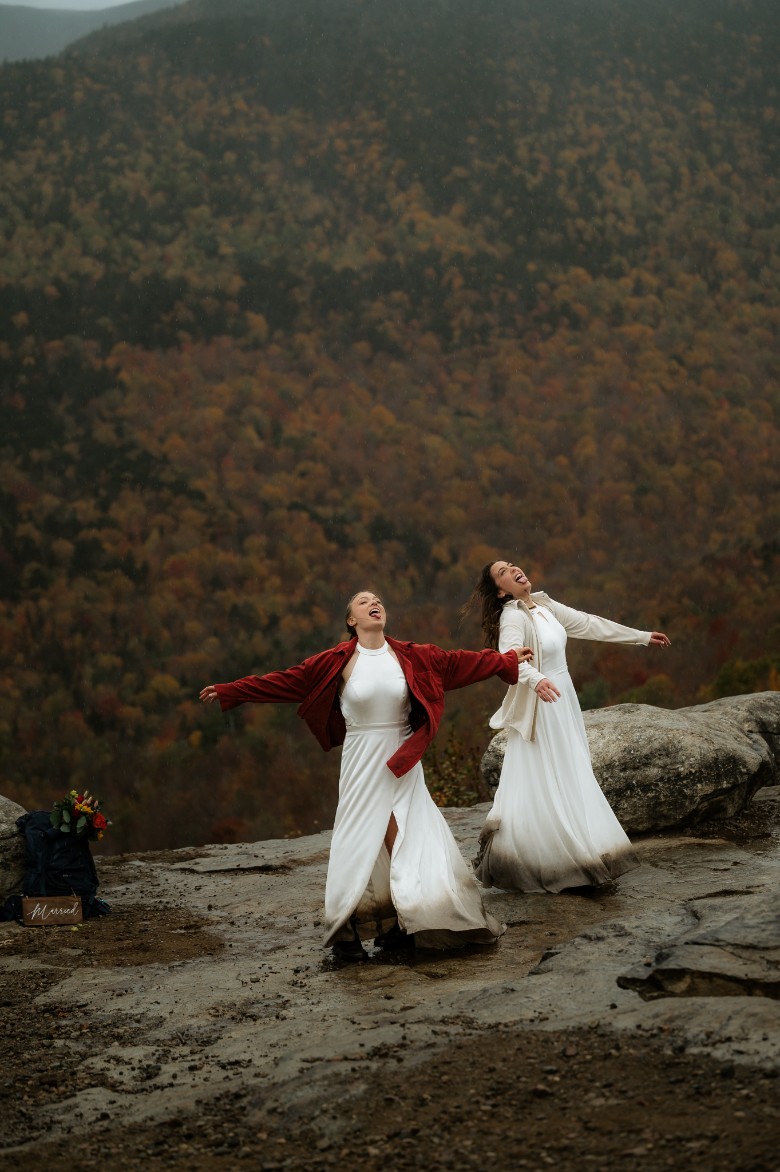 wedding couple on mountaintop