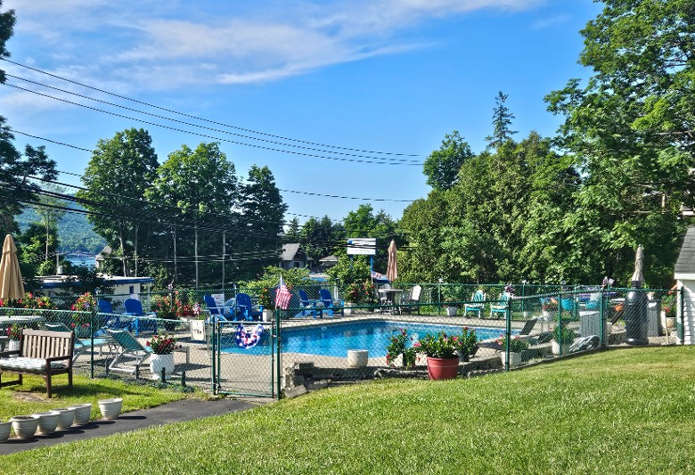 motel pool