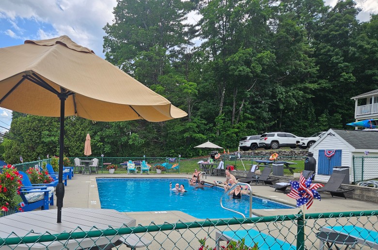 motel pool