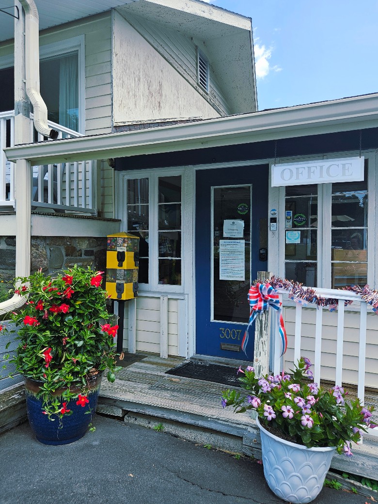 motel door