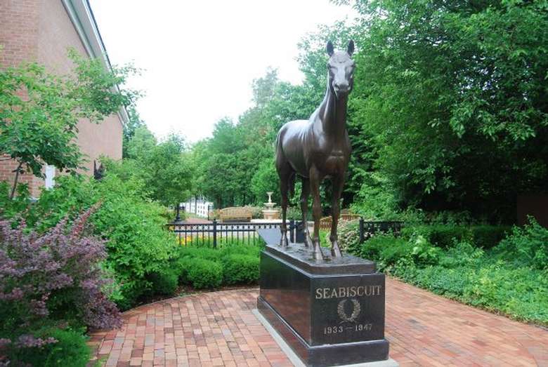 seabiscut statue outside the national museum of racing