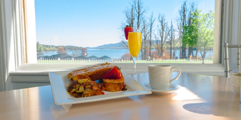 Breakfast at the on-site restaurant, The Lakeside.