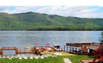 great view of the lake and mountains