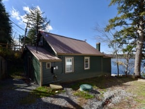 Ava's Lakeside Cottage