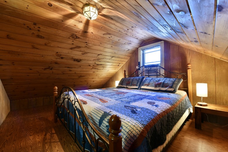2nd floor King Bedroom
