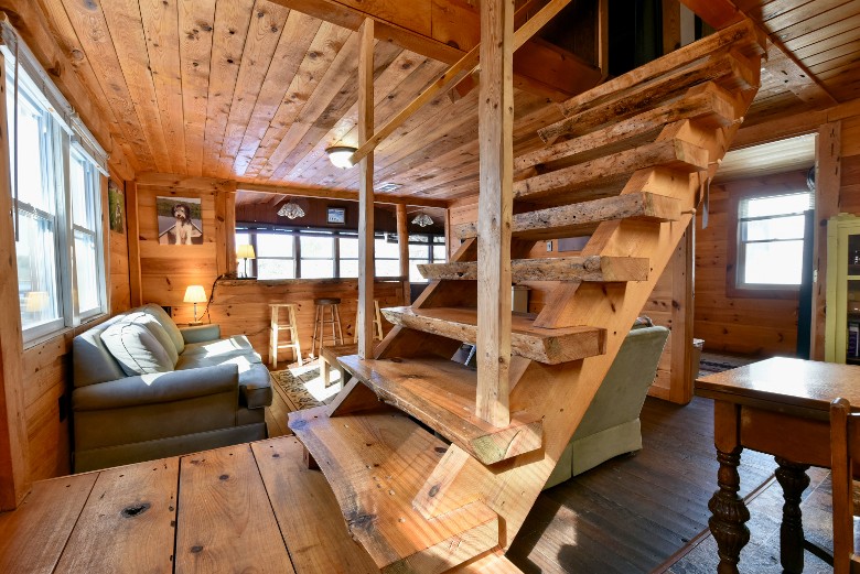 Ava's Lakeside Cottage