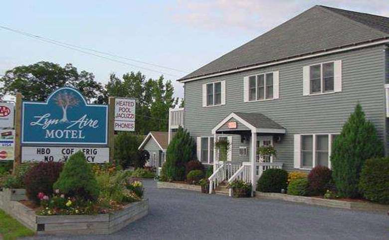 Exterior of Lyn Aire Motel and sign