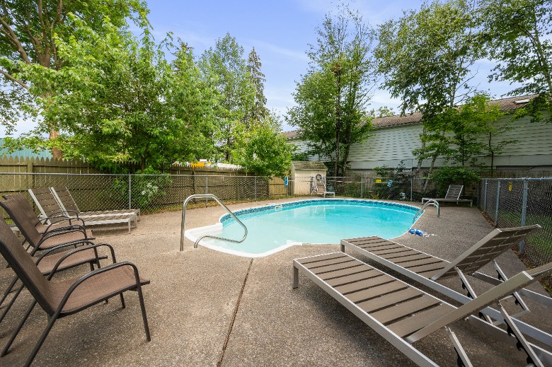 Private Pool of the 3-bedroom house