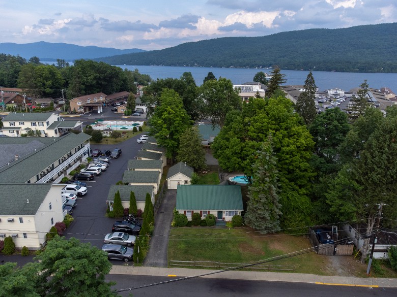 The Heritage is located walking distance to the lake.