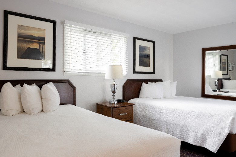 Deluxe room with 2 queens