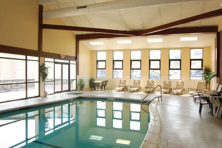 Clarion Inn & Suites of Lake Deluxe & Modern at
