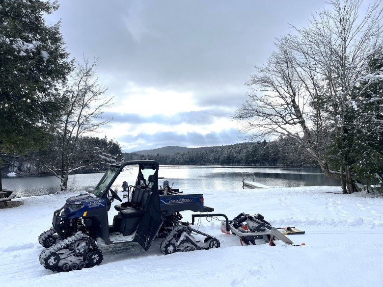 snow grooming machine