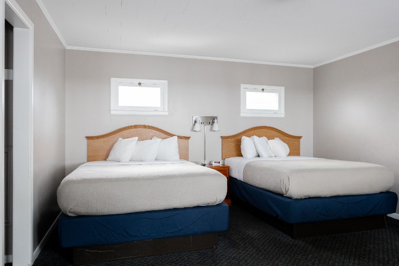 Deluxe 2 queen size beds