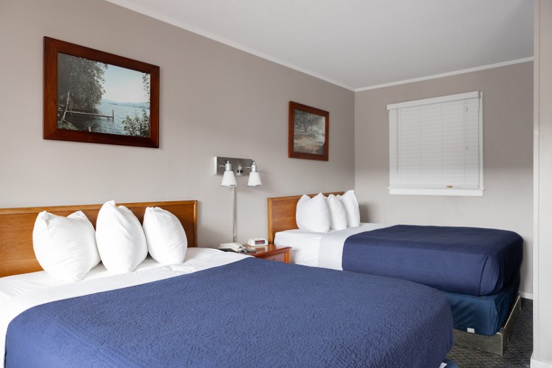 Standard 2 double beds room