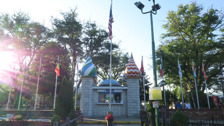 Entrance Booth at Around the World Golf Course