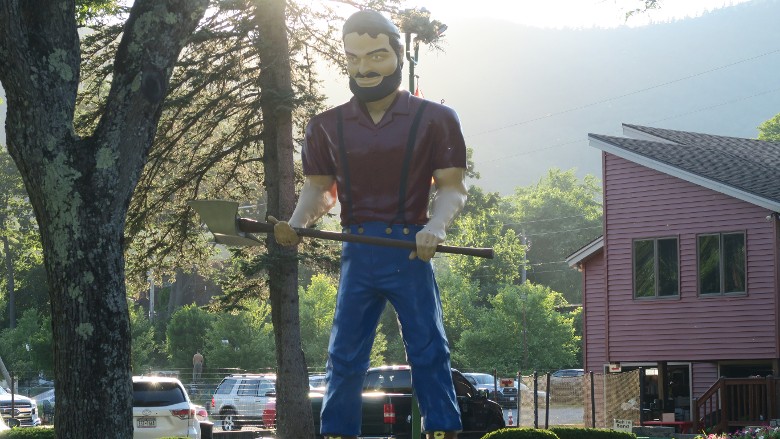 Paul Bunyan statue at Around the World Golf Course