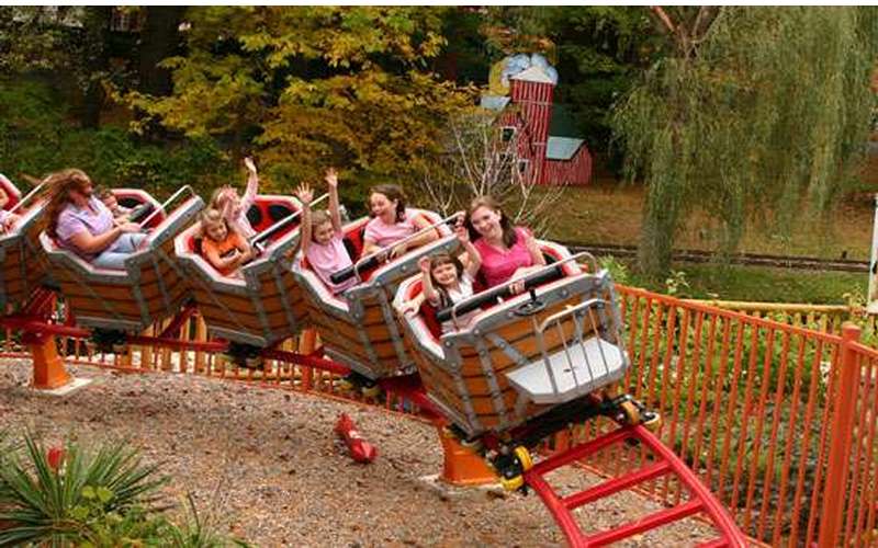 The Great Escape & Hurricane Harbor A Six Flags Theme Park in