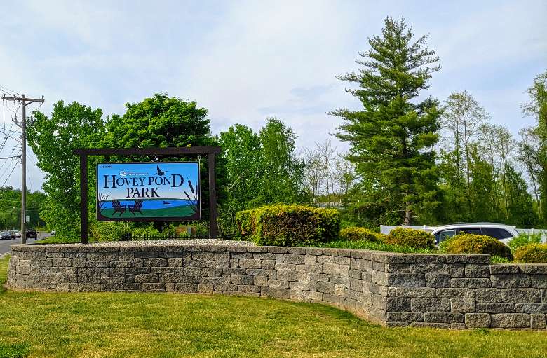hovey pond park sign at entrance to park