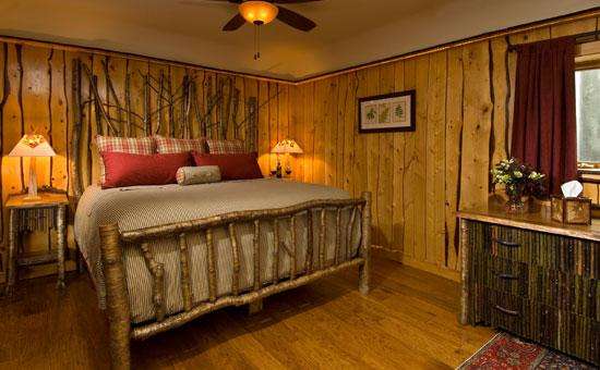 Guestroom "Forest" with king-size bed and Adirondack rustic furniture