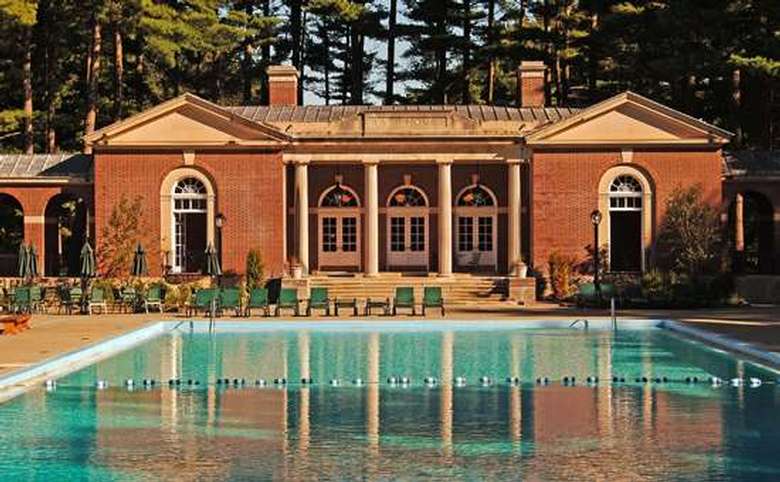 Victoria pool with building with pillars behind it