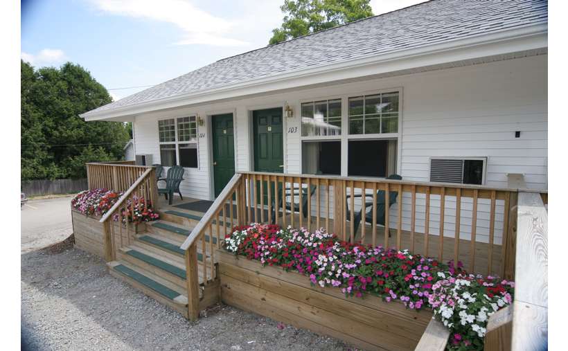 Lodging Accommodations In The Heart Of Adirondacks Maple Maple Leaf Motel 1