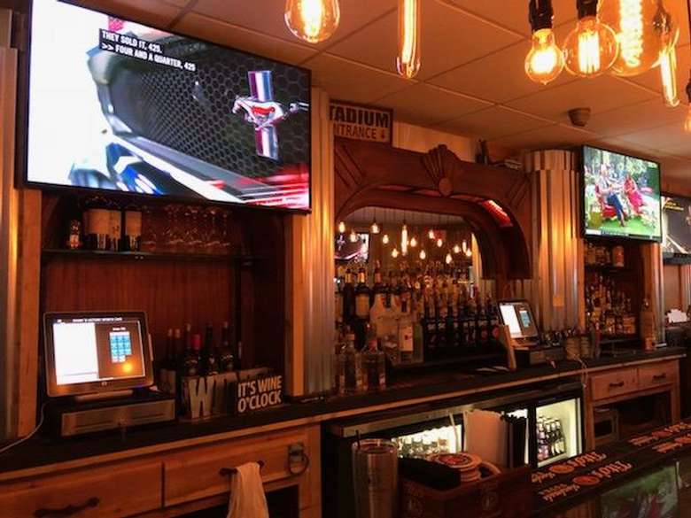 Dawn's Victory Sports Cafe A Sports Bar & Pub in Downtown Albany, NY