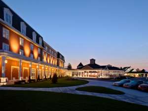 Saratoga Casino hotel exterior